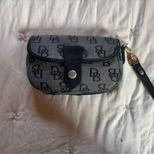 Dooney & Bourke‎ Wristlet